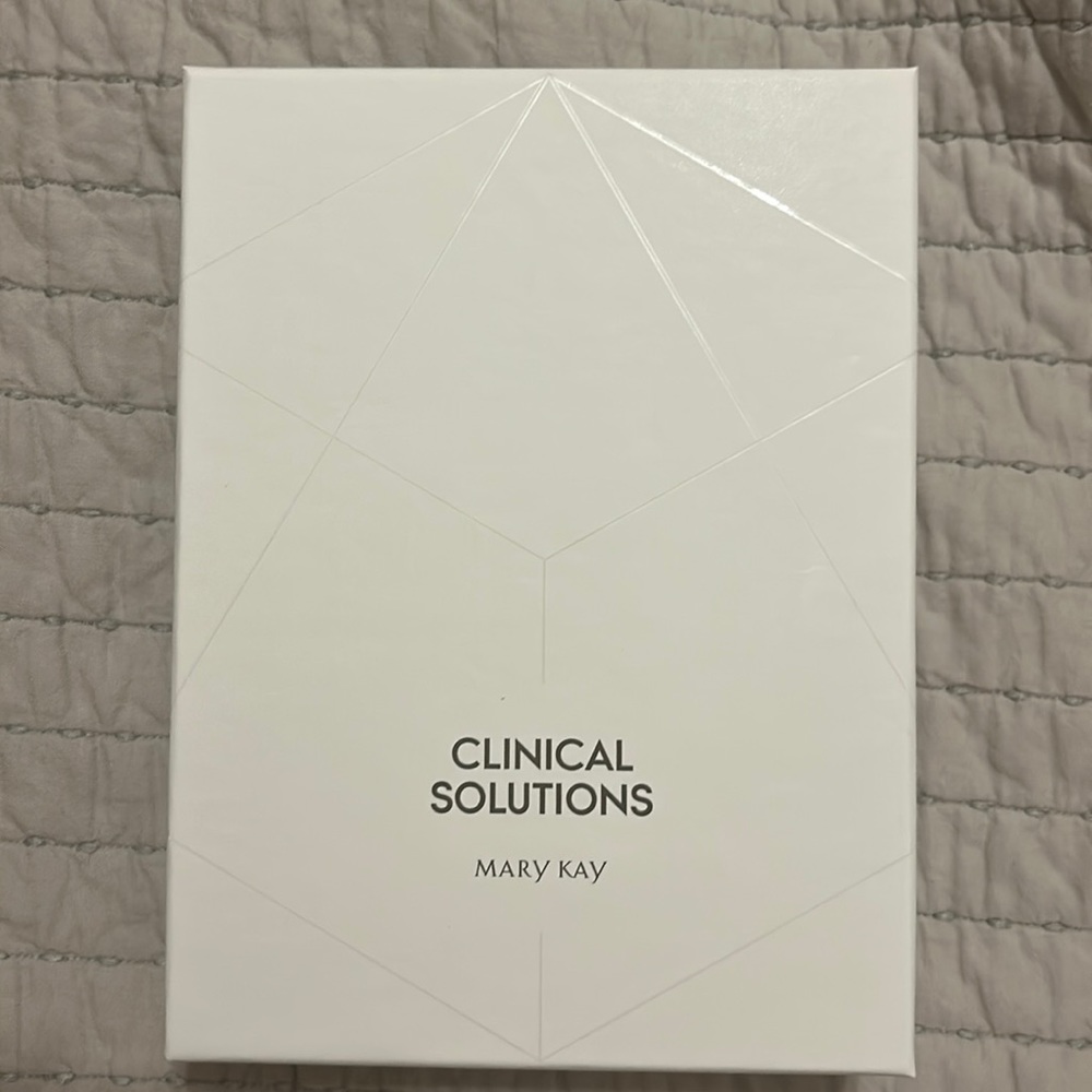 Brand New!!!  Mary Kay Clinical Solutions Retinol 5.0 & Facemilk.